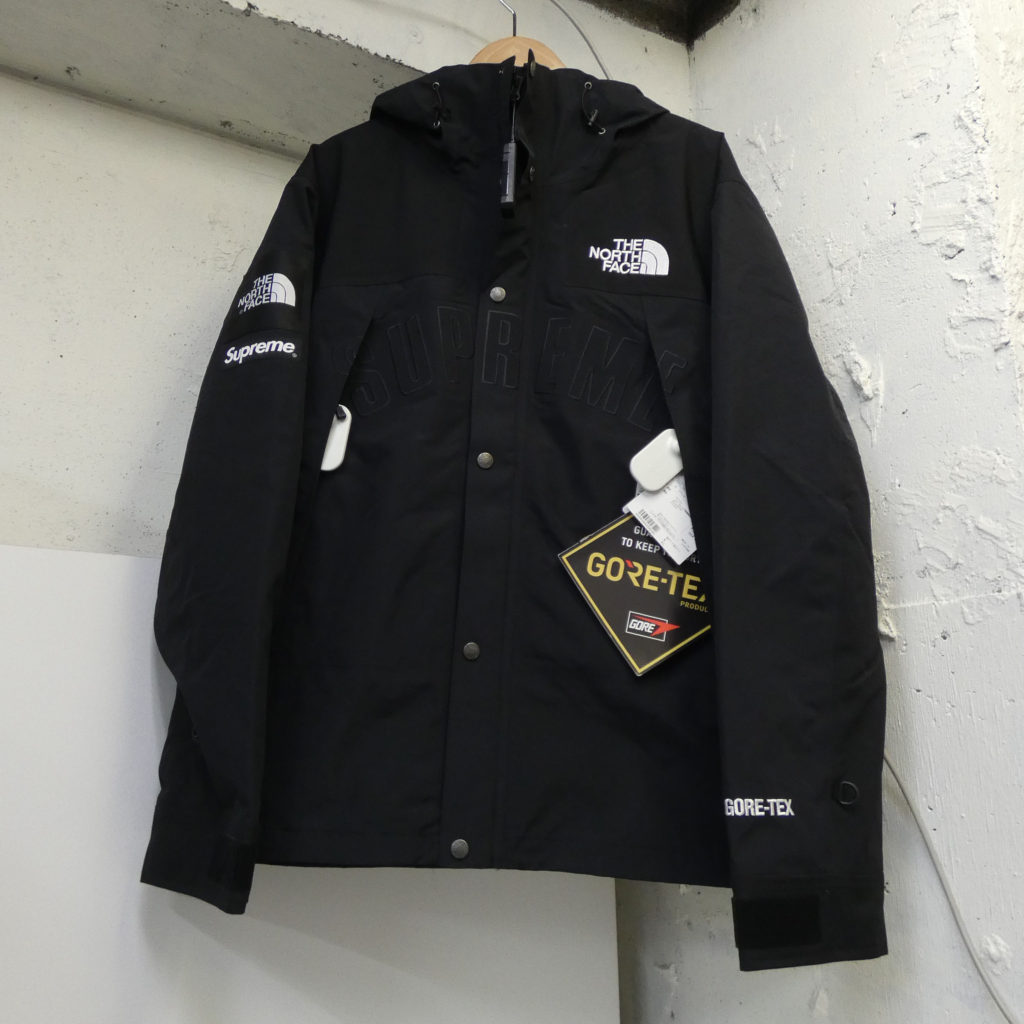 人気！Supreme×The North Face