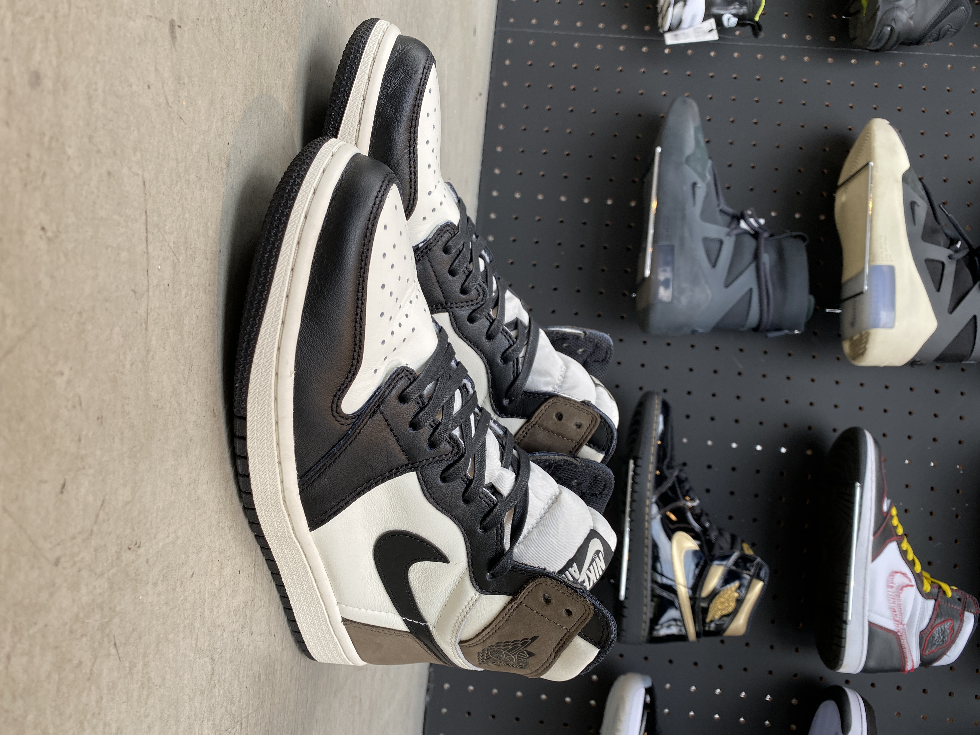 NIKE /ナイキ】AIR JORDAN 1 RETRO HIGH OG DARK MOCHA【買取入荷情報 ...