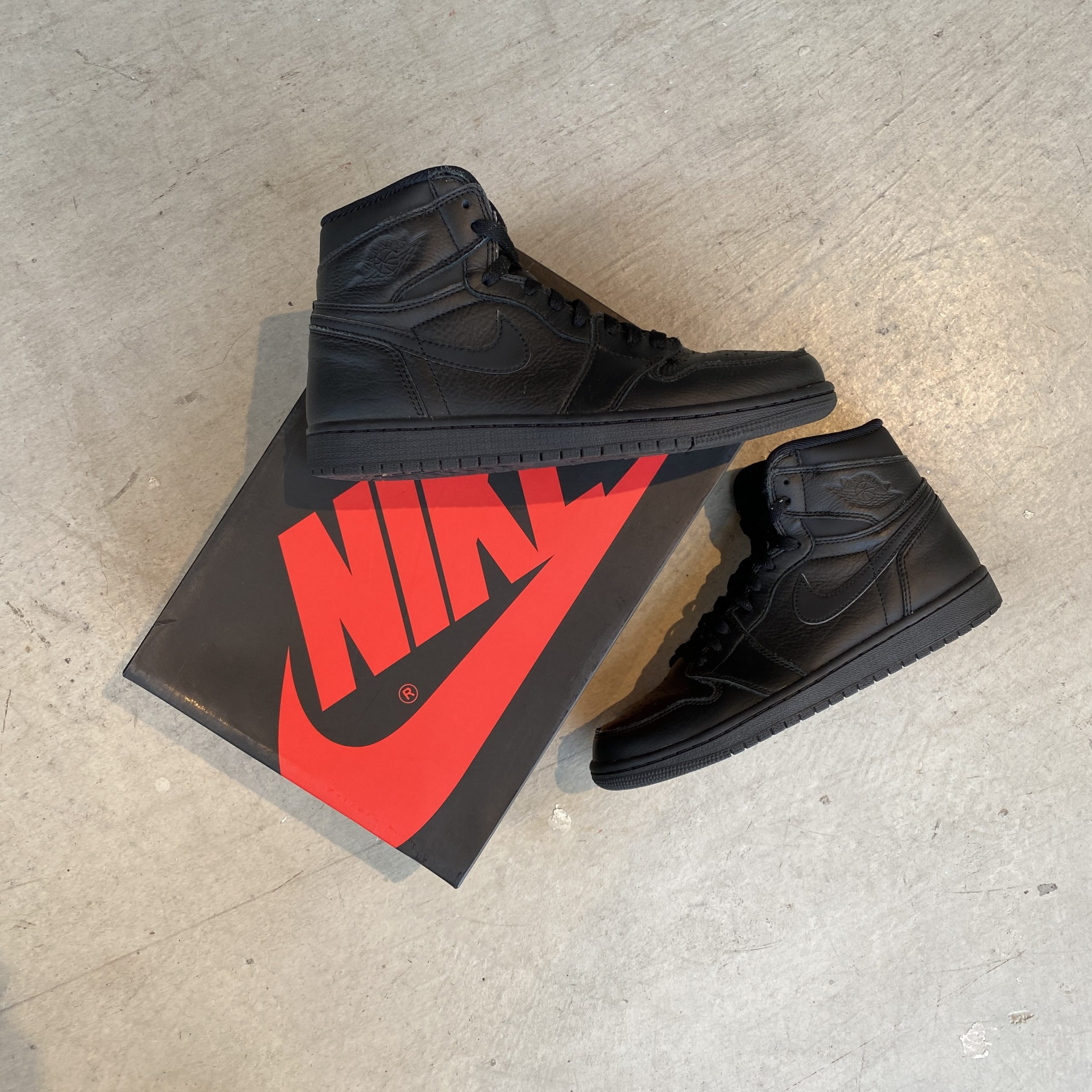 NIKE/ナイキ】AIR JORDAN 1 RETRO HIGH OG TRIPLE BLACK【買取入荷情報 
