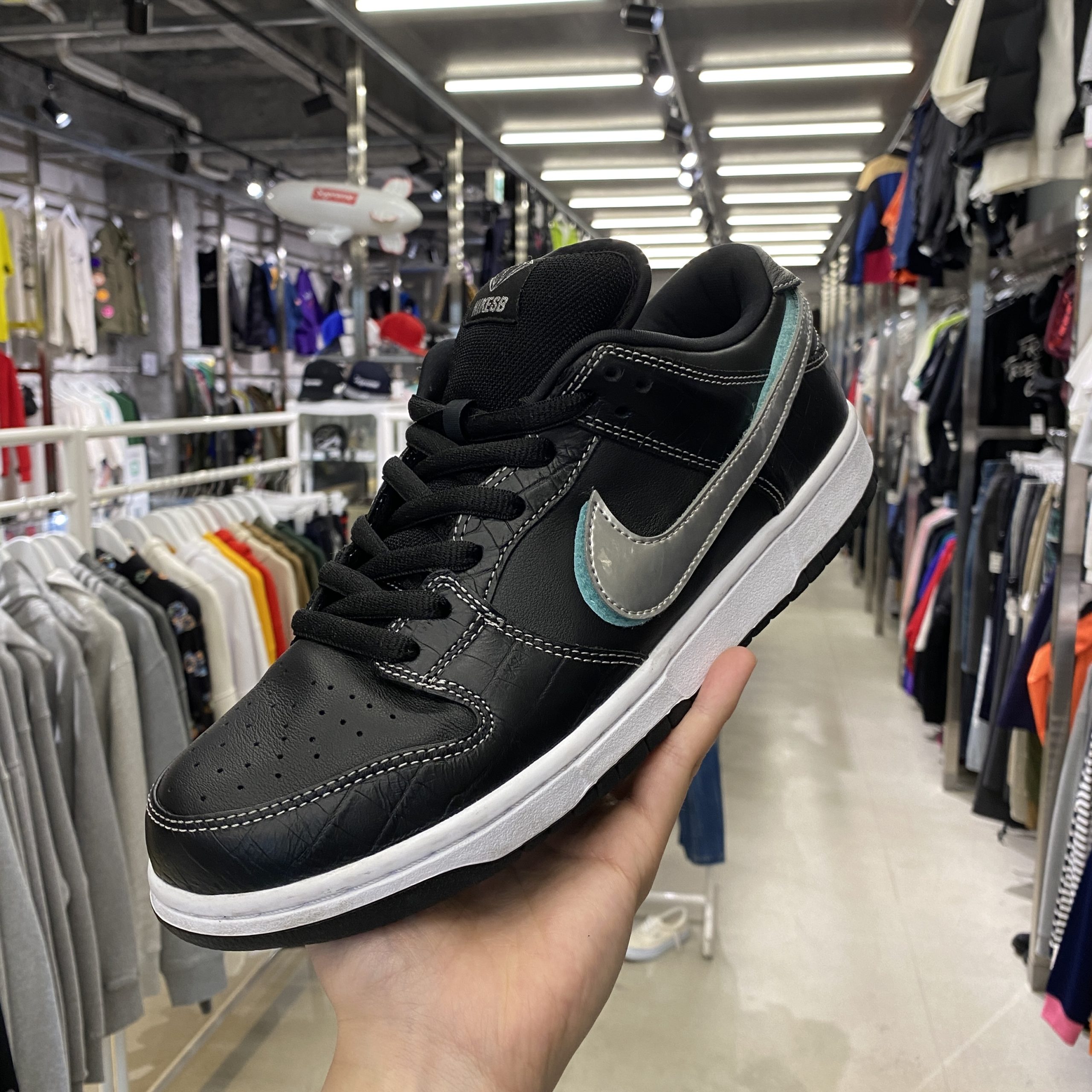 Nike Sb ナイキエスビー Sb Dunk Low Pro Diamond Supply Co 買取入荷情報 カインドオル Kindal 心斎橋アメリカ村店 ブランド古着買取 販売 通販