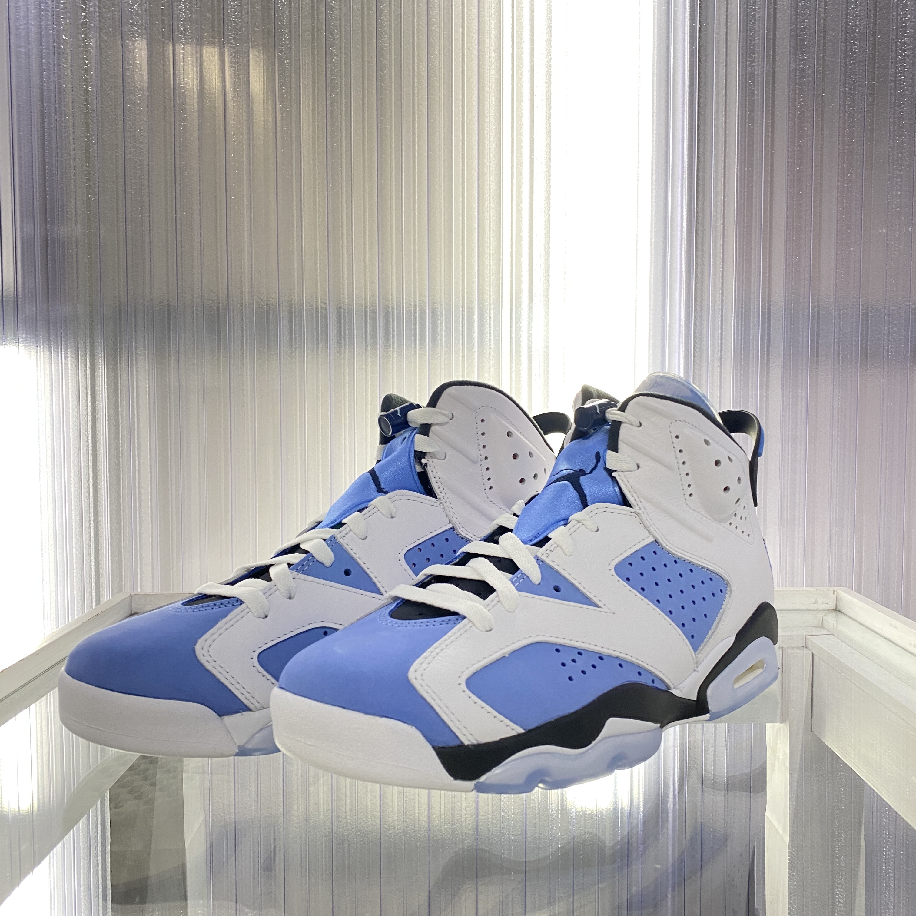 【NIKE/ナイキ】AIR JORDAN 6 RETRO UNIVERSITY BLUE【買取 