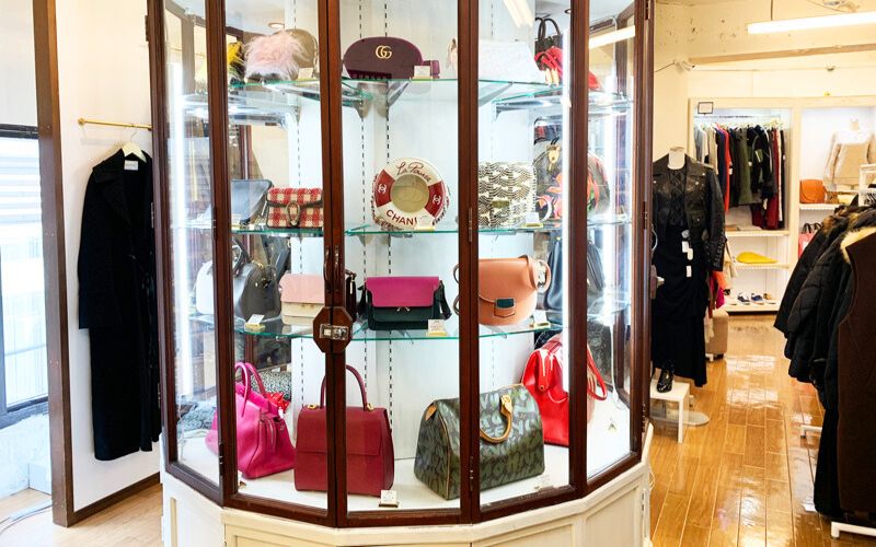 Bag display at Kindal Shibuya Jinnan
