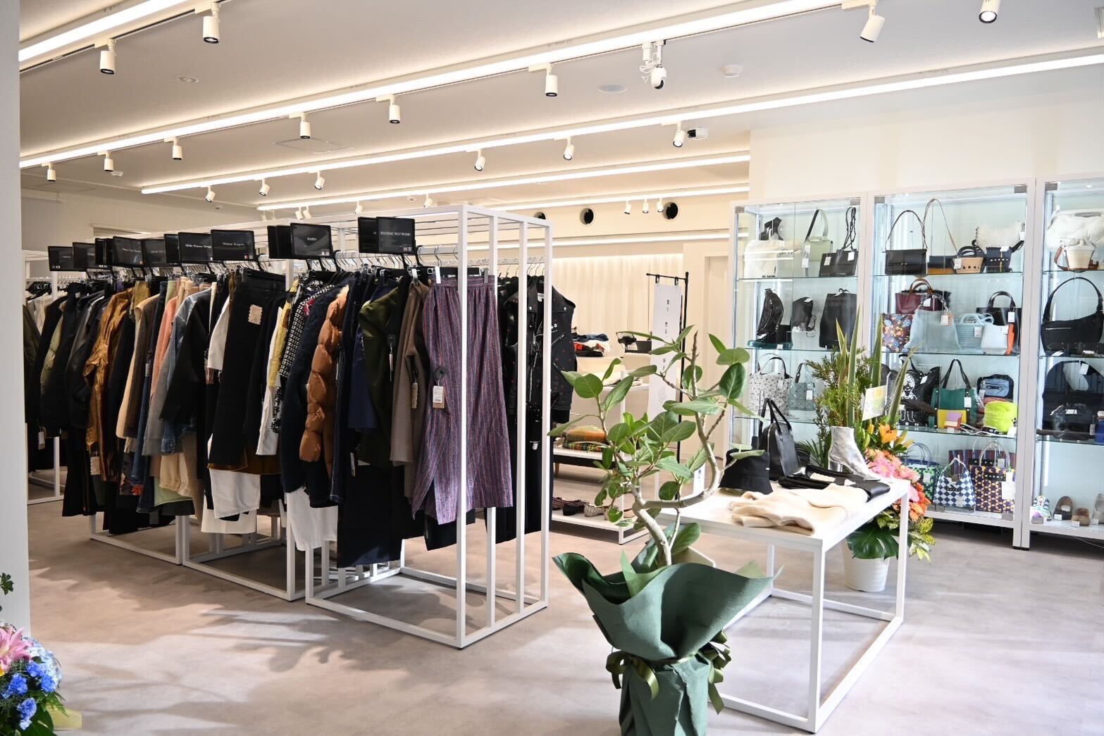 Women’s Clothing at Kindal Kobe