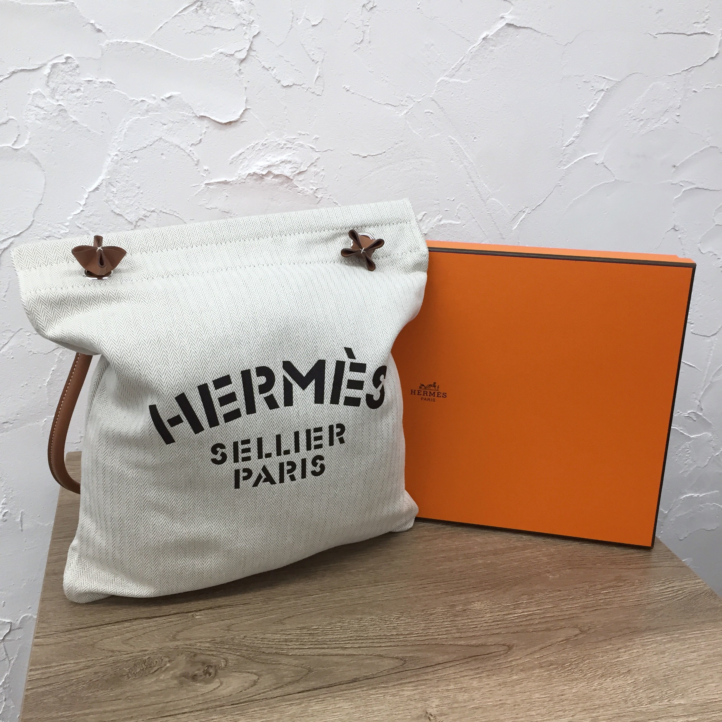 エルメス　カルメン　パリ購入新品 奇跡の入荷》1点限定*国内即発送☆超レアな黒のボックスカーフ