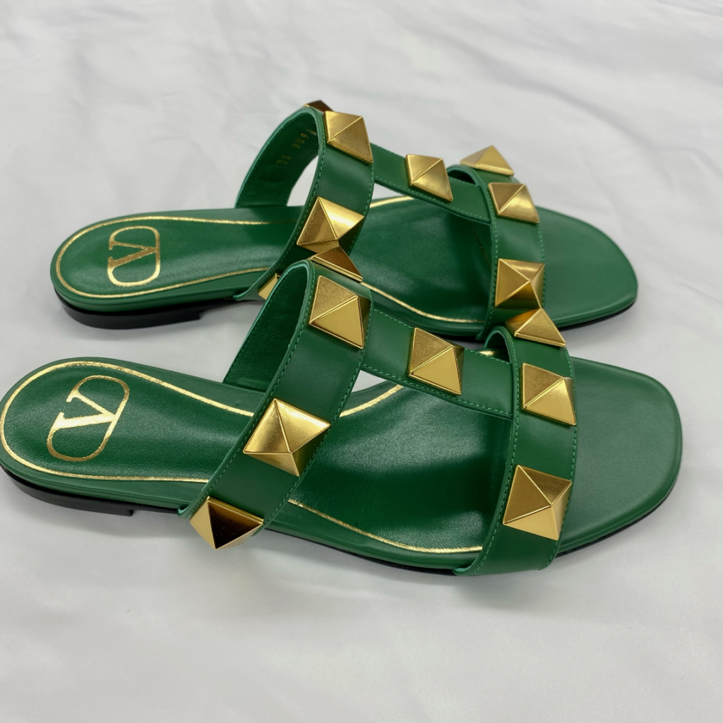 ヴァレンティノ ローマンスタッズ レザー フラット サンダル ゴールド  