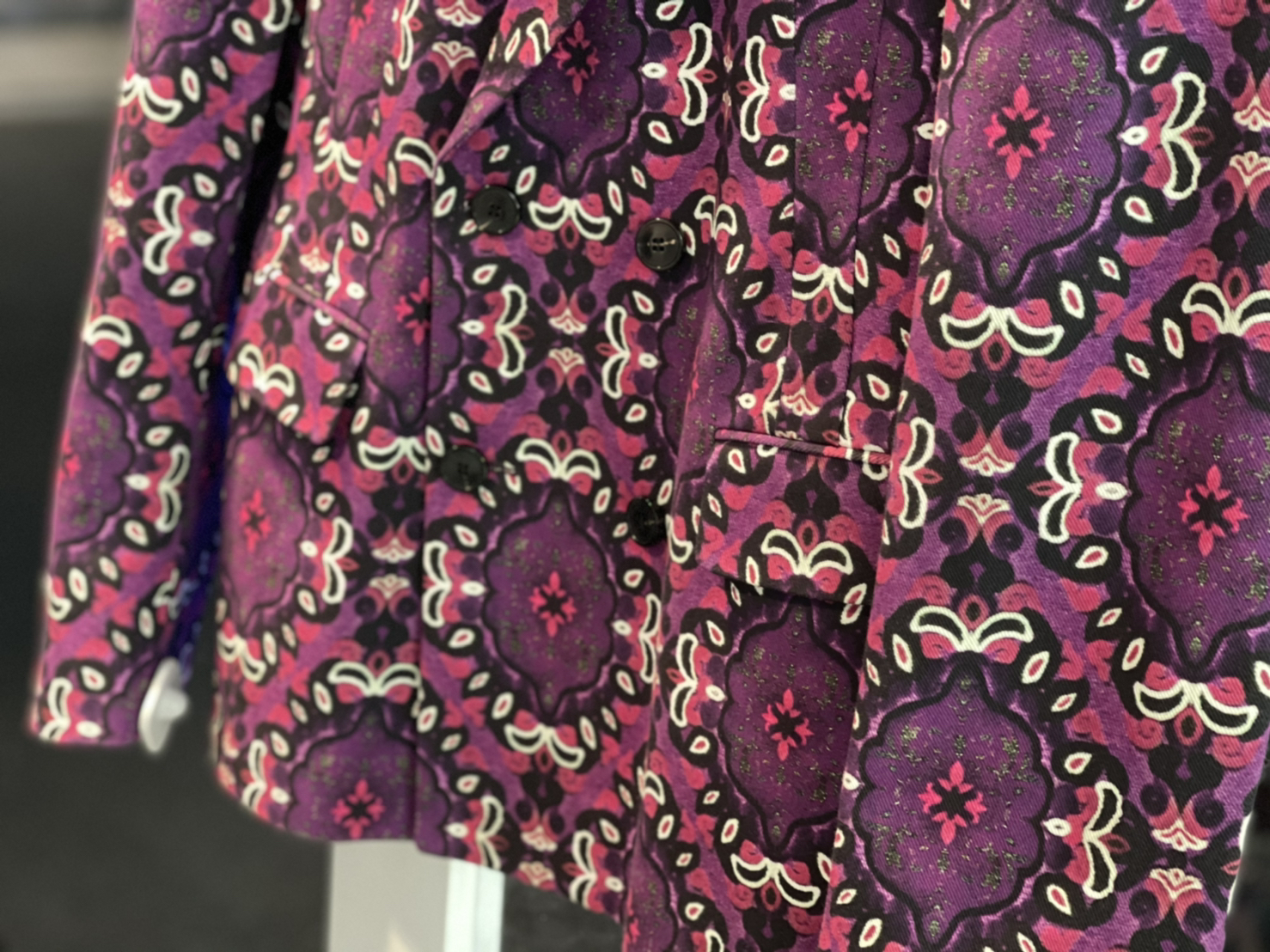 Dries Van Noten ドリスヴァンノッテン高価買取 Dries Van Noten ドリスヴァンノッテンを大阪で売るならカインドオル堀江店にお任せください カインドオル Kindal 堀江店 ブランド古着買取 販売 通販 Dries Van Noten ドリスヴァンノッテン高価買取 Dries Van Noten ドリスヴァンノッテンを大阪で売るならカインドオル堀江店にお任せください カインドオル Kindal 堀江店 ブランド古着買取 販売 通販