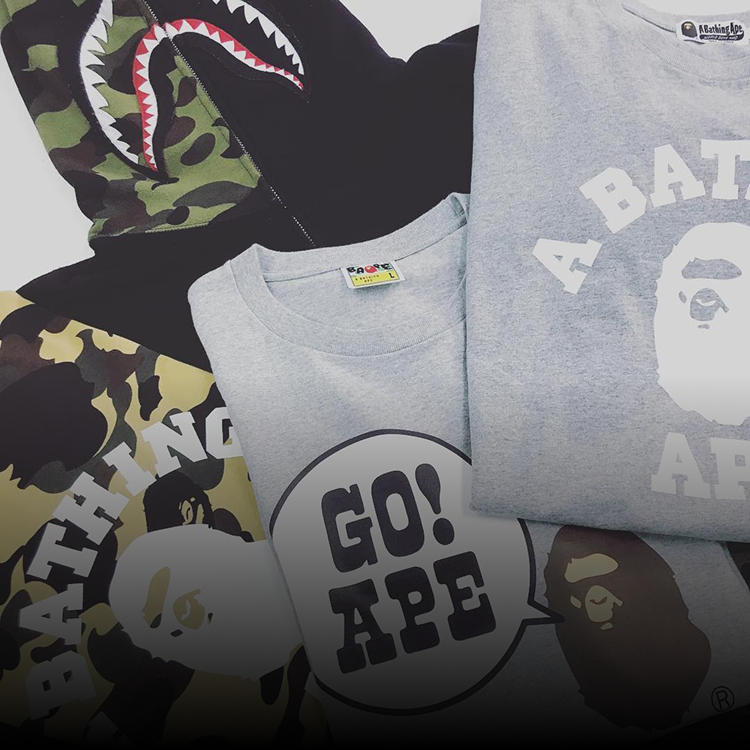 A BATHING APE（アベイシングエイプ）のシャークパーカー、ロゴTシャツ、カモ柄アイテム