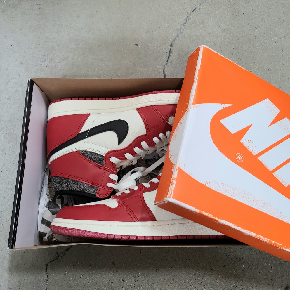 NIKE/ナイキ】AIR JORDAN 1 HIGH Chicago Lost and Found【買取入荷