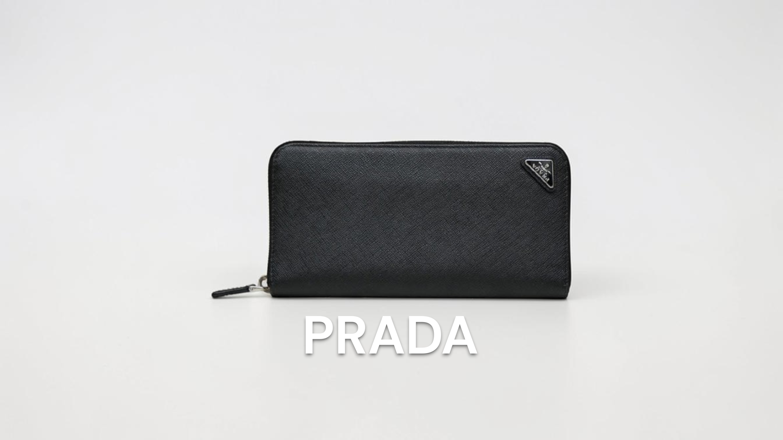 新入荷】PRADA(プラダ) サフィアーノトライアングル ジップアラウンド