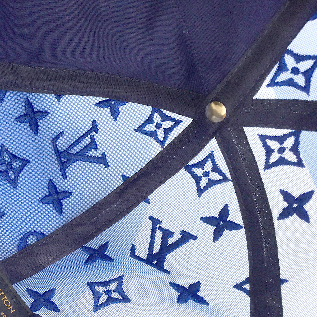 LOUIS VUITTON/ルイ・ヴィトン】ロゴ刺繍モノグラムメッシュキャップ 