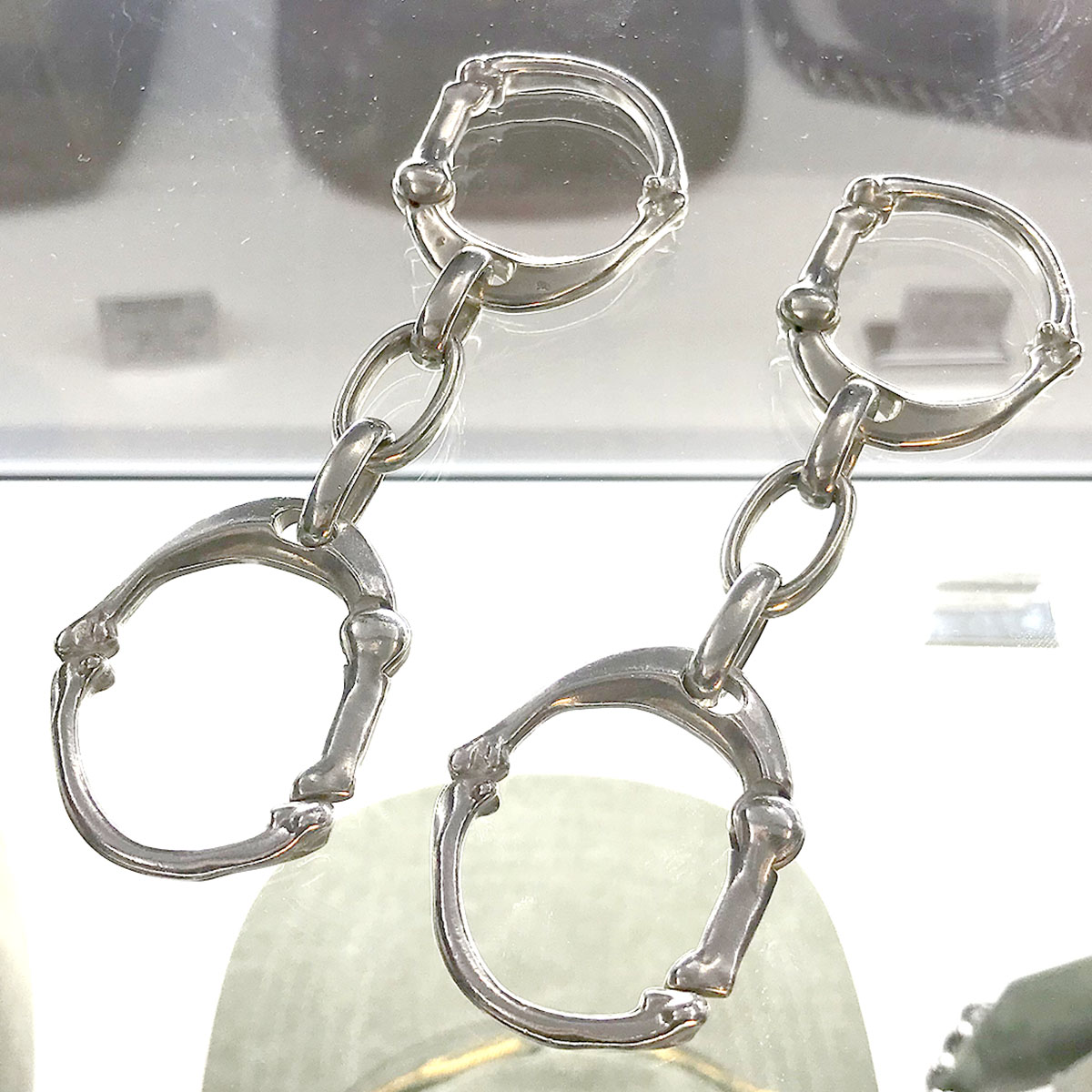 TAKAHIROMIYASHITA The Soloist.】bone shaped carabiner bracelet L 