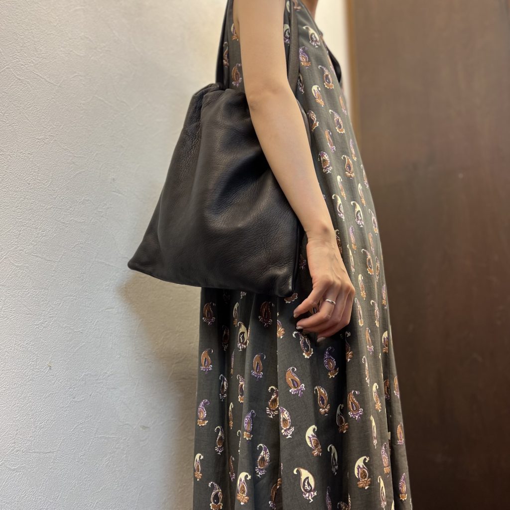 アエタ 読み通す Aeta 巾着バック ワンショルダーバッグ ディアレザー 黒 