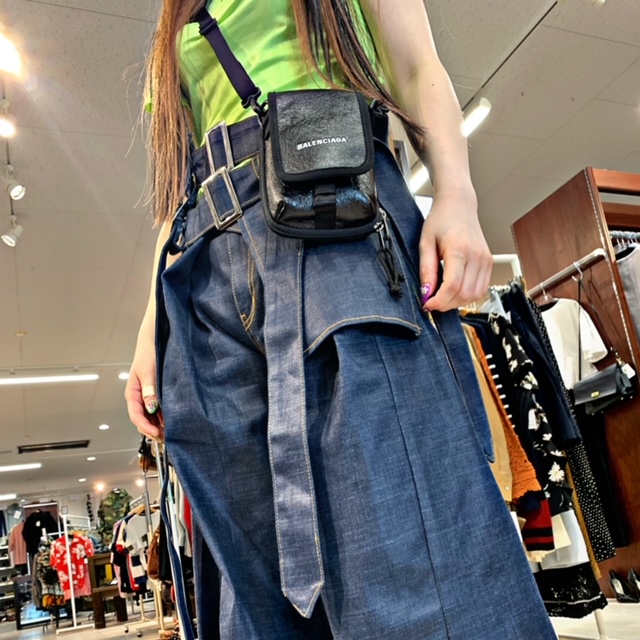 BALENCIAGA/バレンシアガ】EXPLORER CROSSBODY POUCH 【買取入荷情報  